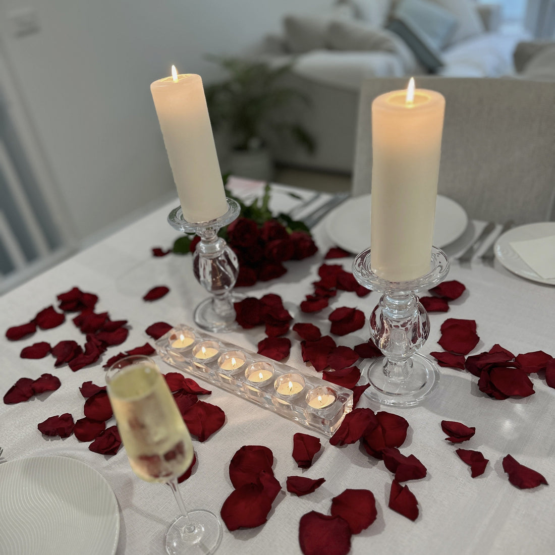 Tips to make your proposal or wedding anniversary romantic using eco- friendly petals