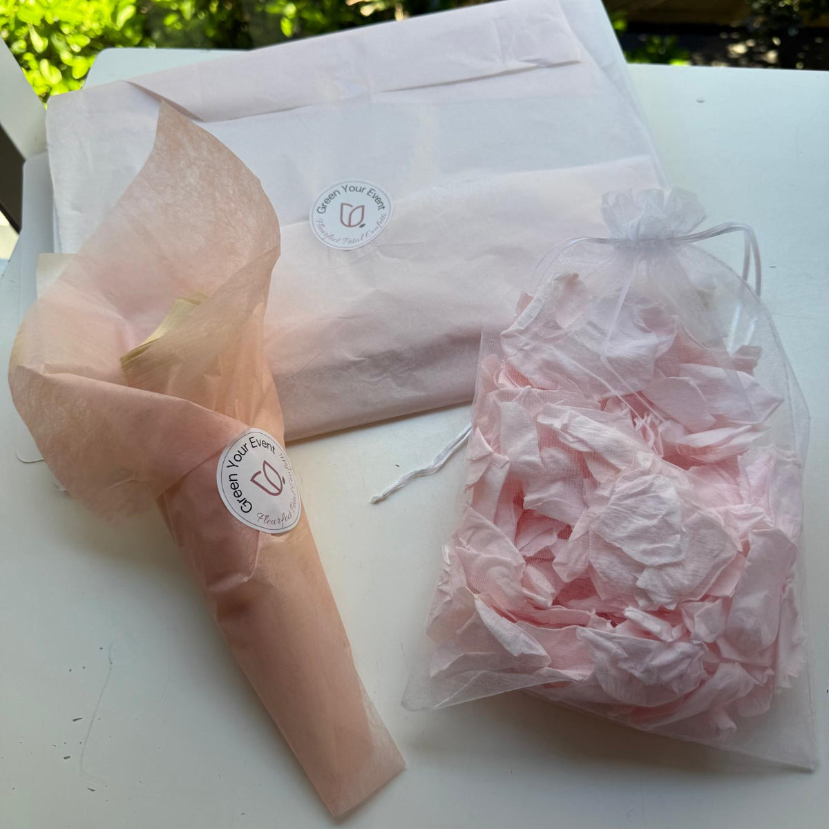 30 Guest Fleurfect Value Bundle- Light Pink Freeze Dried Rose Petal Confetti (Petals+Cones+Tray)