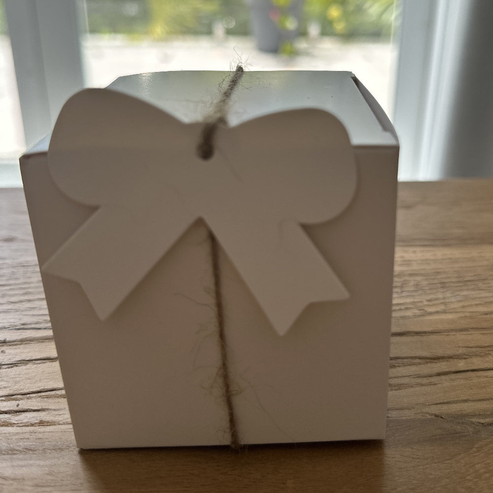 Wedding Confetti /  Bonbonniere boxes Medium White  Pack of 20
