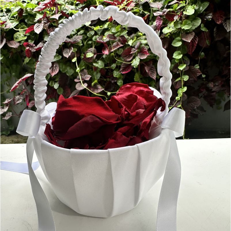 Baskets  for carrying eco friendly freeze dried rose petal confetti