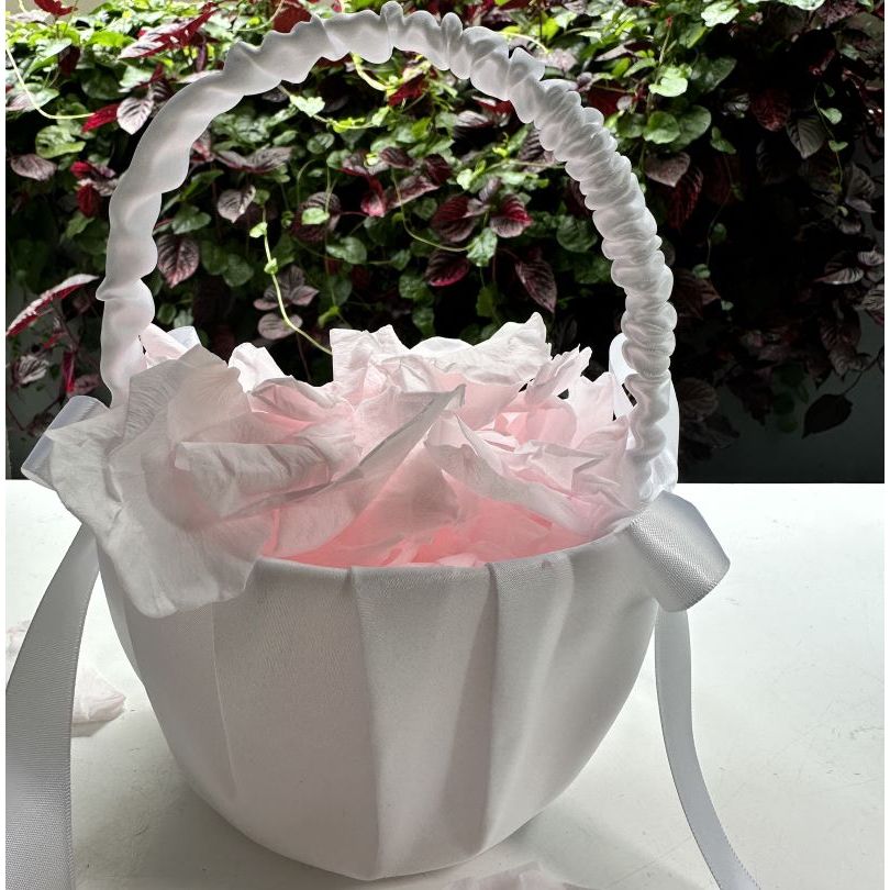 Baskets  for carrying eco friendly freeze dried rose petal confetti