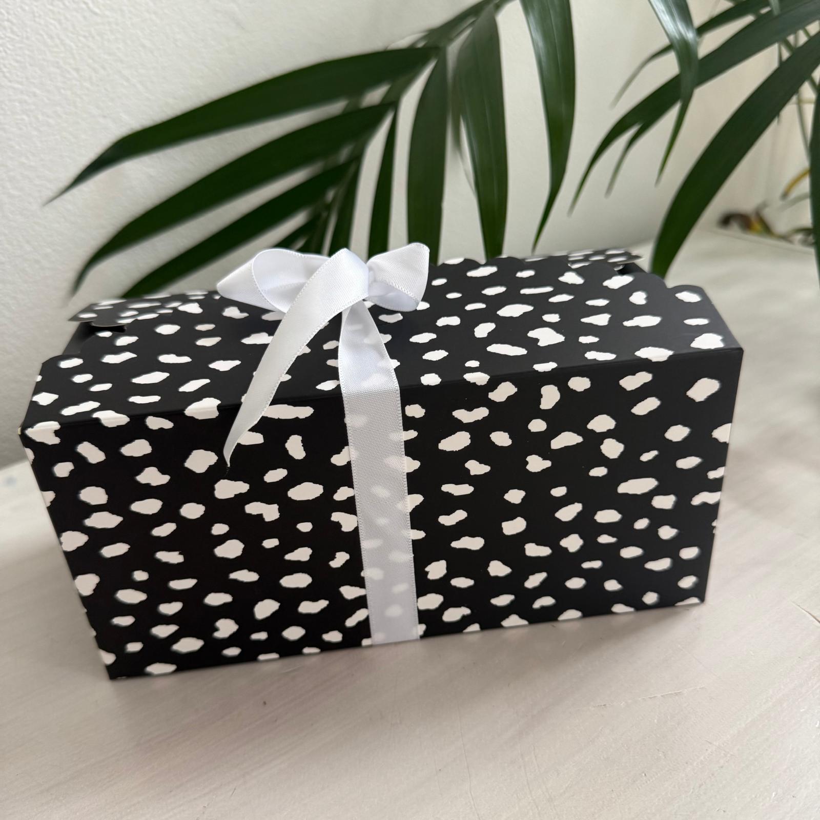 New Years Eve Magenta Freeze Dried Rose Petal Table Decoration Sprinkle kit