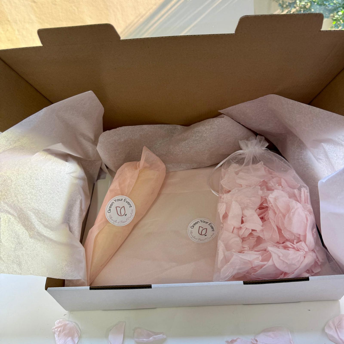 30 Guest Fleurfect Value Bundle- Light Pink Freeze Dried Rose Petal Confetti (Petals+Cones+Tray)