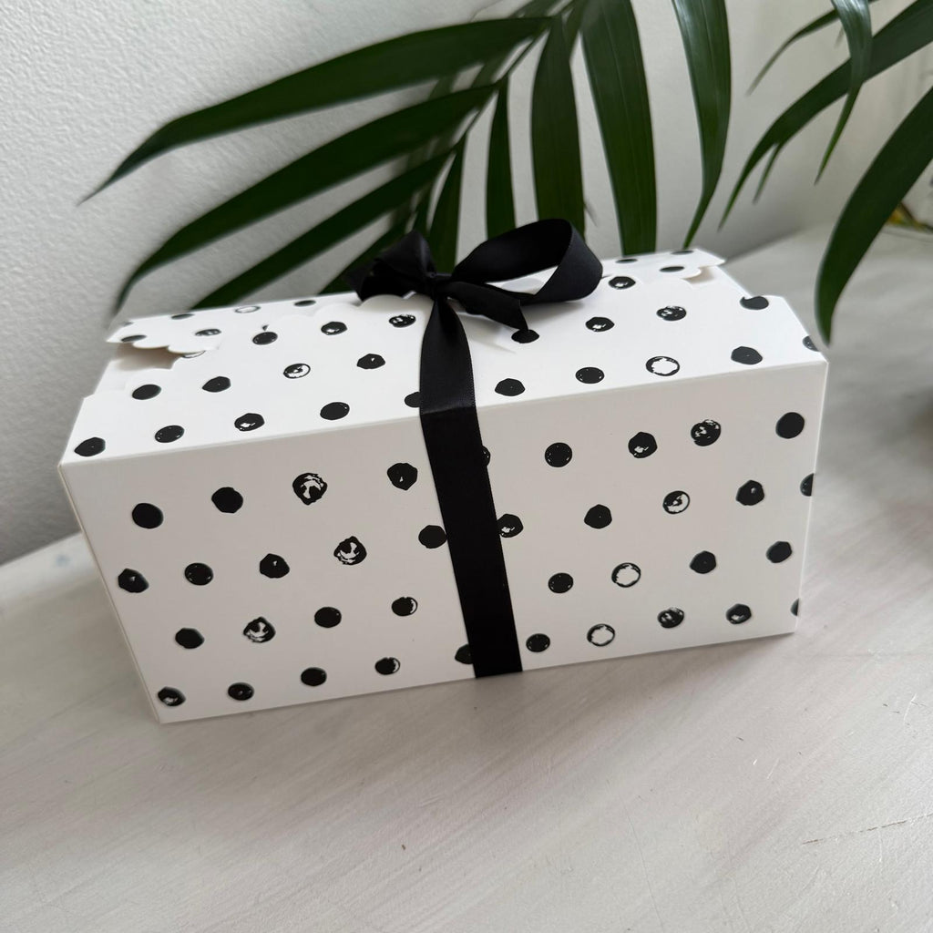 Snow White Freeze Dried Petal Table Decoration Sprinkle Kit for Weddings, New Baby, Baptisms, Christenings, Communions B&W